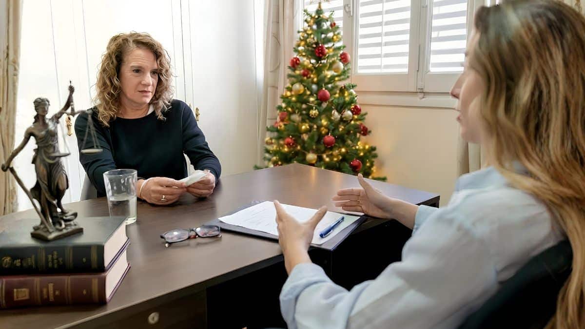 Lawyer providing holiday after hours legal advice in NSW